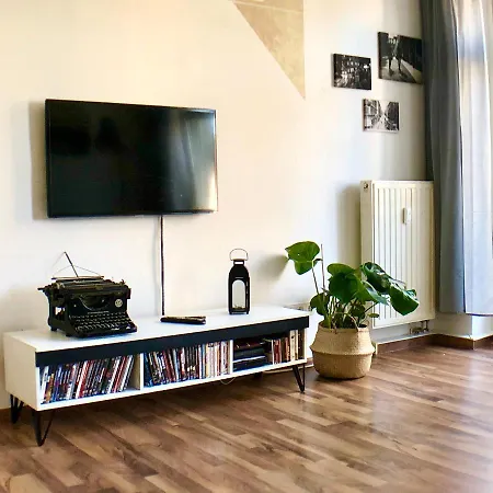 Ruhige 2 Raum Wohnung In Der Dresdener Neustadt *